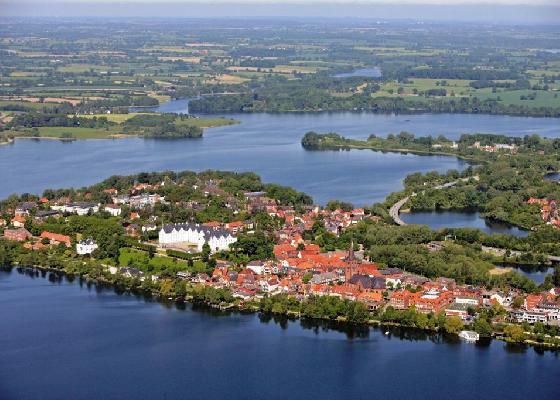 April bis Oktober-Plön